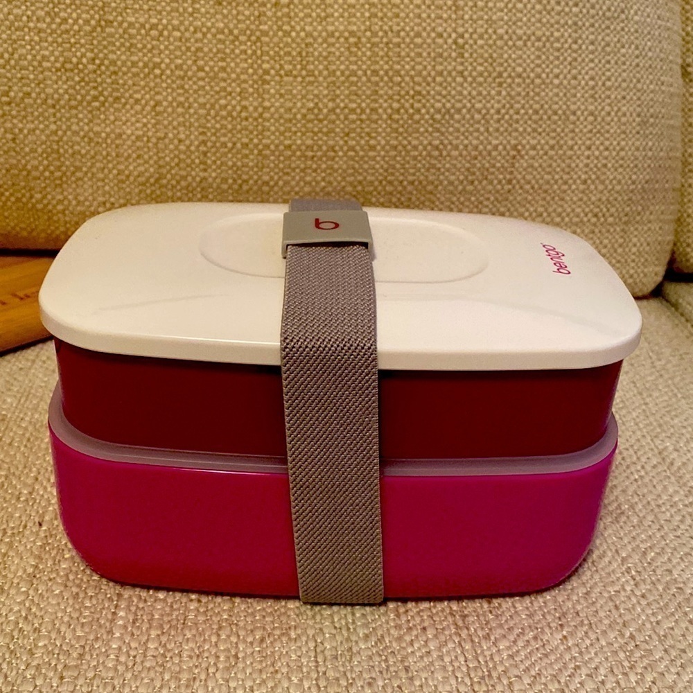 PICNIC BUNDLE with Juicy Couture blanket - Picture 5 of 8
